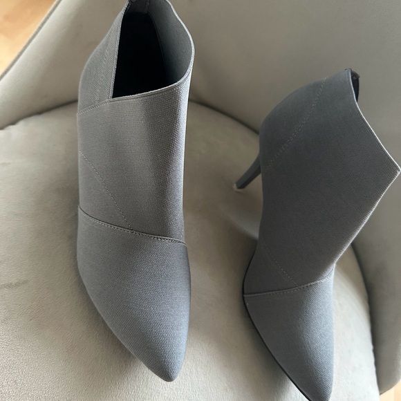 Elegant Gray Women's Ankle Boots - Picture 1 of 4